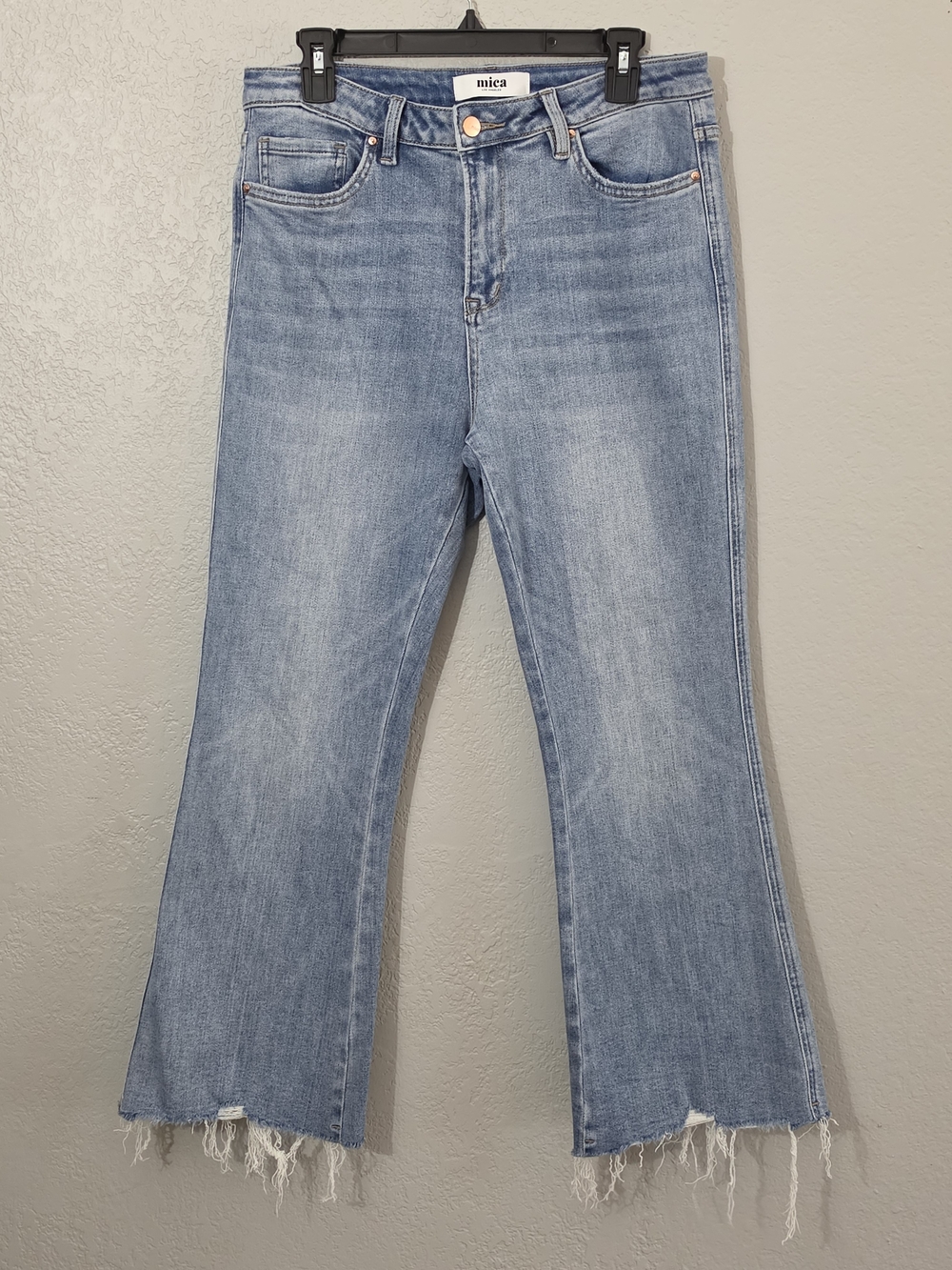 Mica High Rise Crop Flare Shark Hem Jeans Light Wash Stretch Denim Womens 30 - Picture 2 of 12